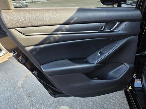 Used 2018 Honda Accord Sport image 21