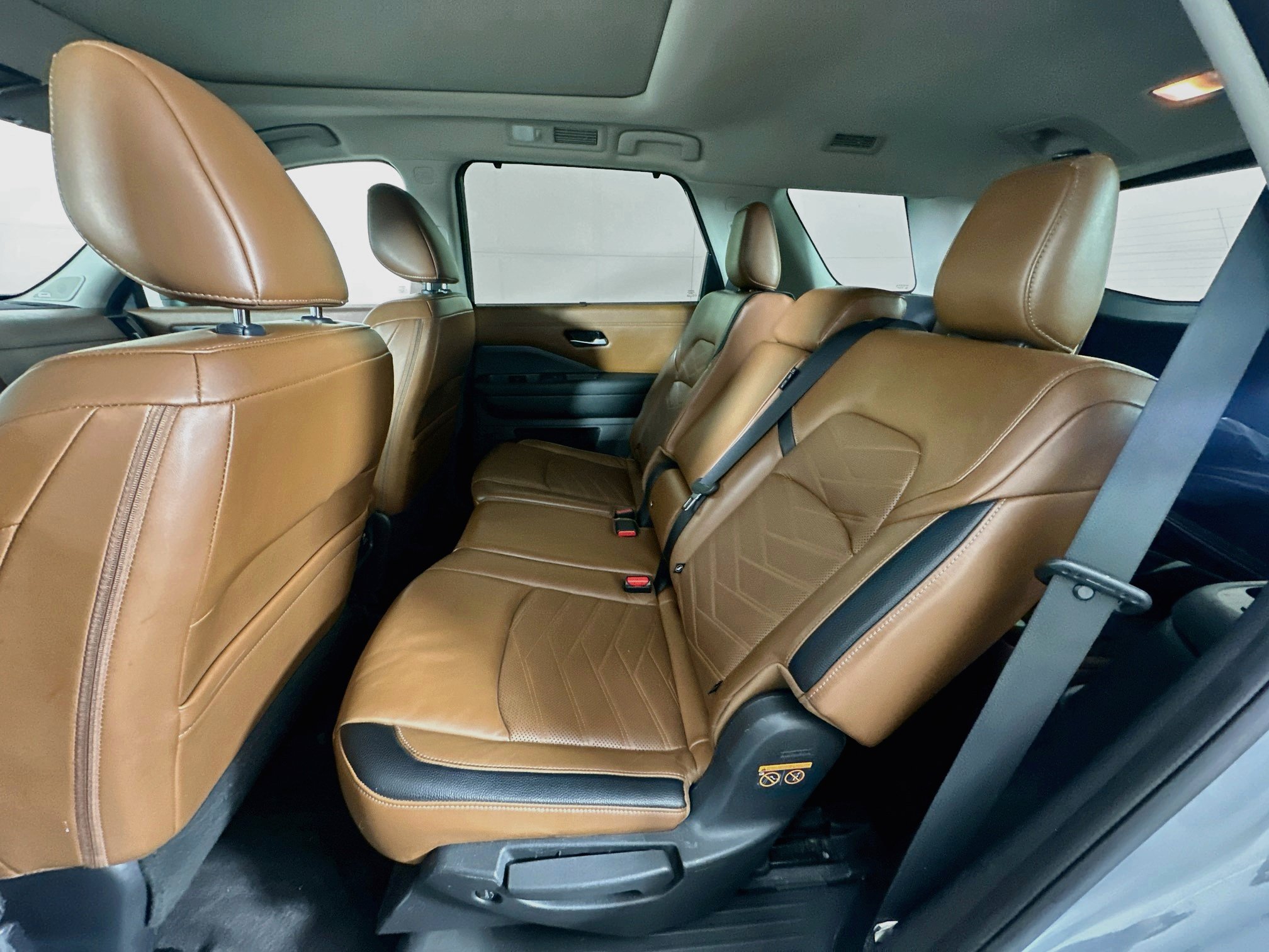 Used 2023 Nissan Pathfinder Platinum w/ Cargo Package FWD image 30
