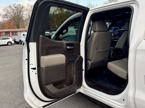 Used 2019 Chevrolet Silverado 1500 LTZ w/ LTZ Premium Package image 17