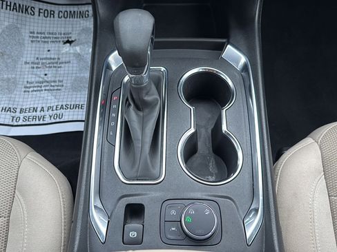 Used 2023 Chevrolet Traverse LS image 32