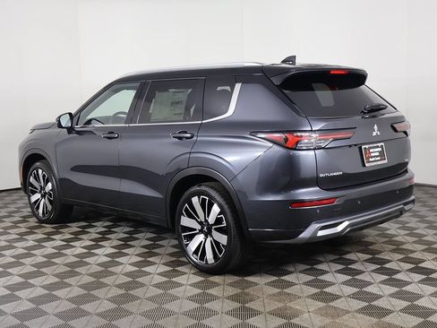 Used 2025 Mitsubishi Outlander SEL AWD/4WD image 14