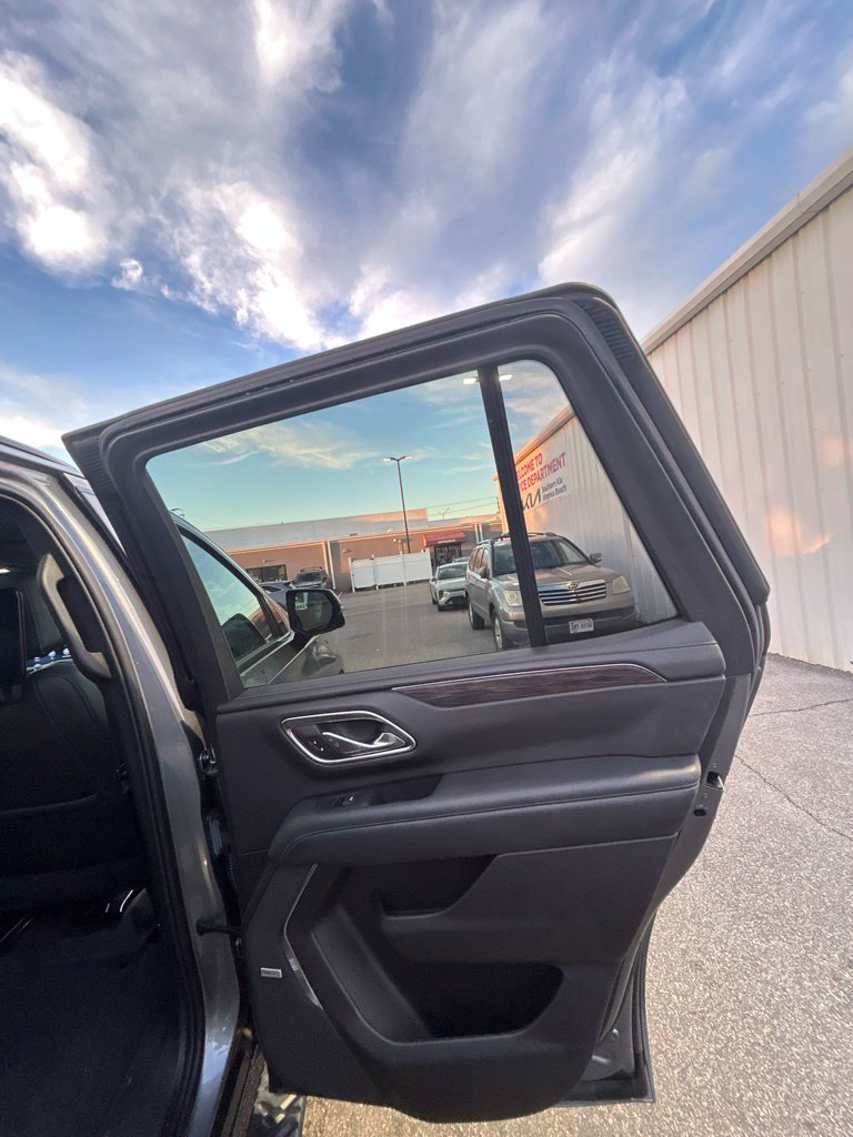 Used 2021 Chevrolet Tahoe Z71 w/ Luxury Package AWD/4WD image 21