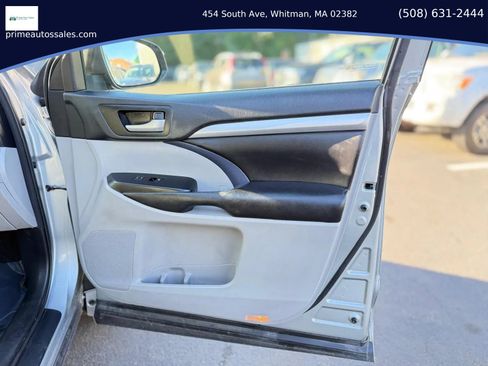 Used 2017 Toyota Highlander XLE w/ Carpet Mat Package AWD/4WD image 31