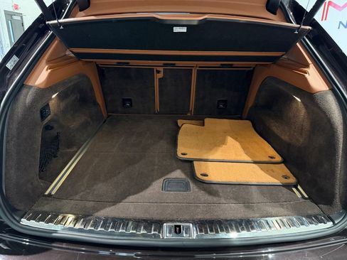 Used 2018 Bentley Bentayga AWD/4WD image 47