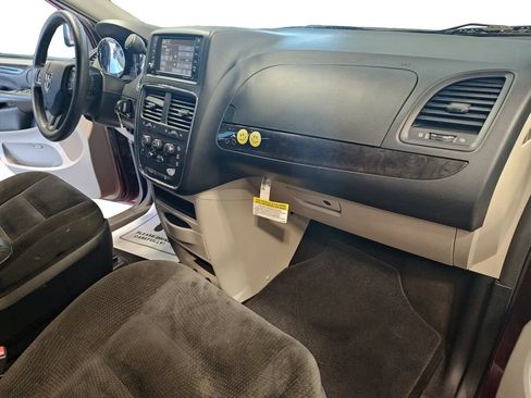 Used 2018 Dodge Grand Caravan SE FWD image 15