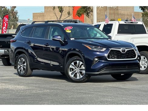 New 2026 Toyota Highlander XLE image 2