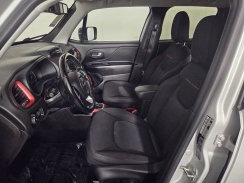Used 2020 Jeep Renegade Trailhawk w/ UConnect 8.4 Nav Group AWD/4WD image 9