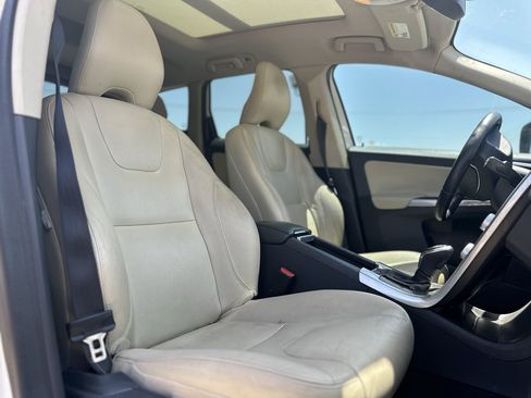 Used 2016 Volvo XC60 T5 Premier w/ Proximity Package FWD image 16