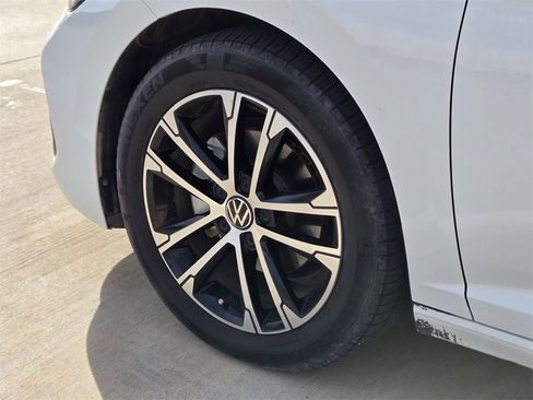 Used 2022 Volkswagen Jetta Sport image 17