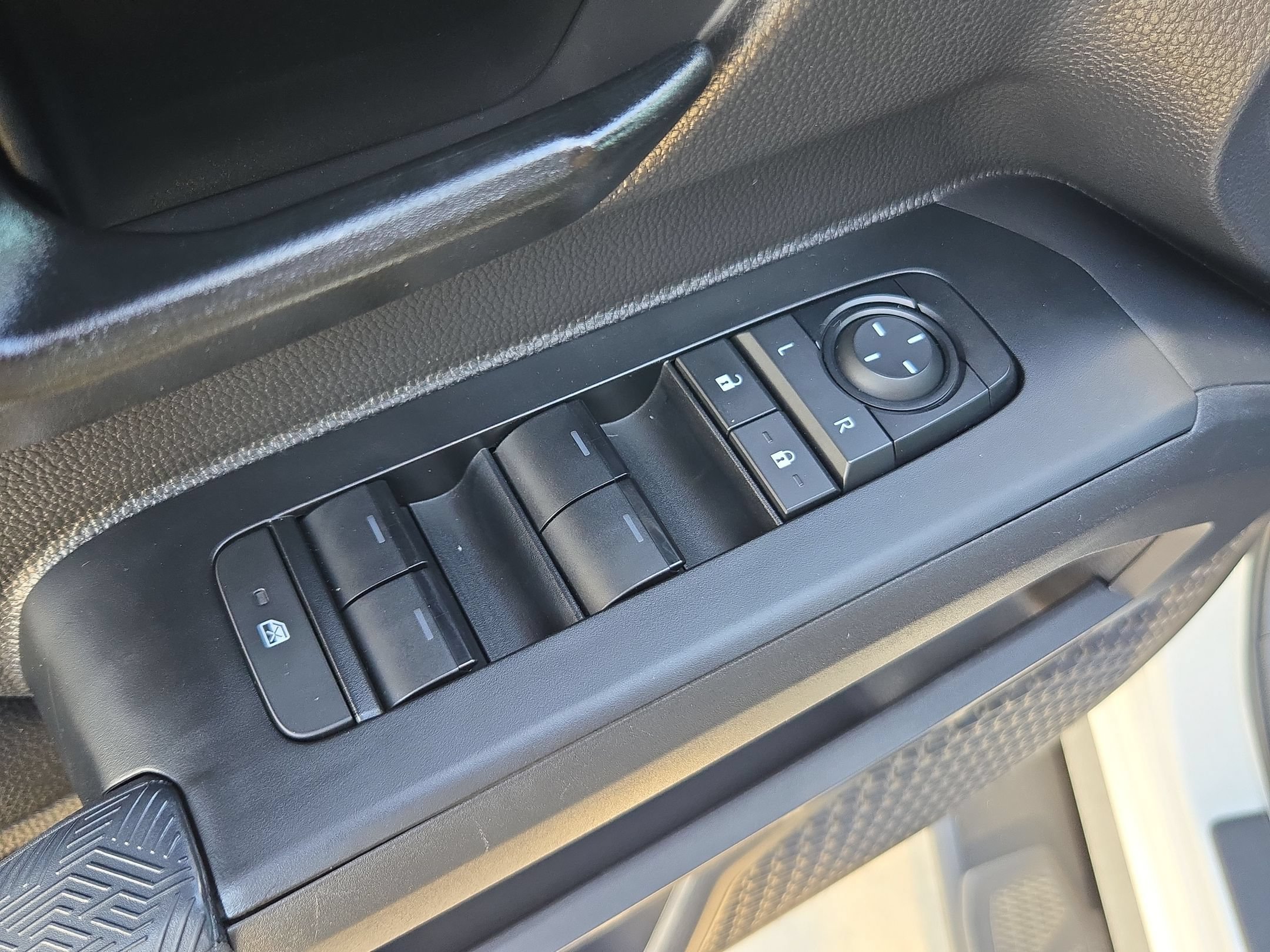 Used 2024 Toyota Tacoma SR RWD image 12