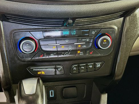Used 2019 Ford Escape Titanium AWD/4WD image 16