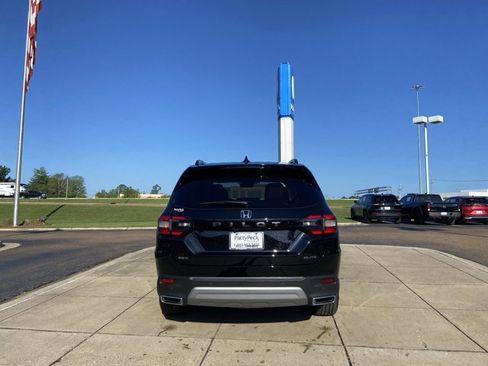 Used 2025 Honda Pilot Elite image 11