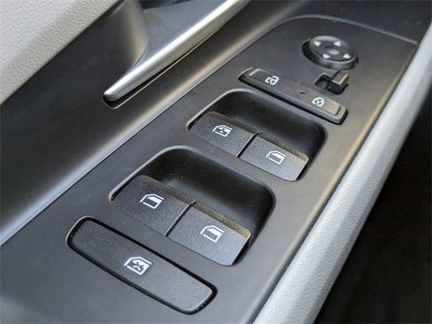 Used 2023 Hyundai Elantra Limited image 22