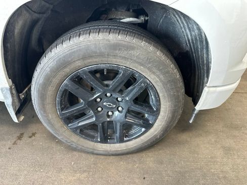 Used 2025 Chevrolet Silverado 1500 Custom RWD image 2