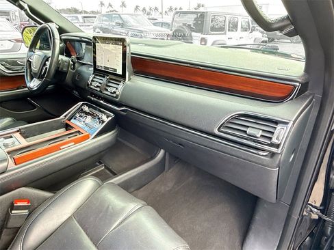 Used 2021 Lincoln Navigator Reserve image 34