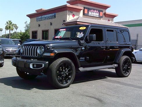 Used 2023 Jeep Wrangler Unlimited Sahara AWD/4WD image 2