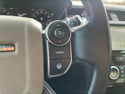 Used 2018 Land Rover Discovery HSE image 21