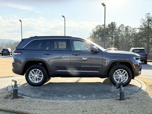 New 2025 Jeep Grand Cherokee Laredo X w/ Luxury Tech Group I image 8