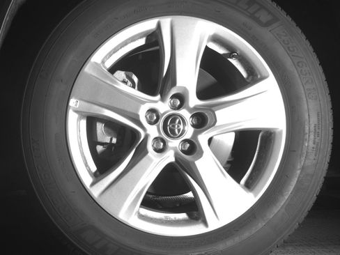Used 2025 Toyota Highlander LE FWD image 12