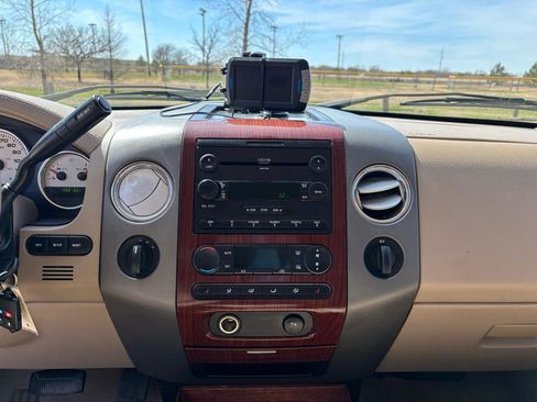 Used 2005 Ford F150 XLT image 16