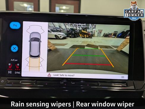 Used 2025 Volkswagen Atlas Cross Sport SE w/ Panoramic Sunroof Package FWD image 17