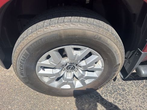 Used 2023 Nissan Frontier SV w/ SV Premium Package image 8