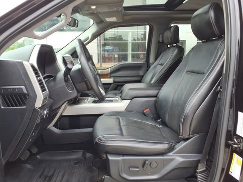 Used 2019 Ford F150 Lariat w/ Equipment Group 502A Luxury AWD/4WD image 11