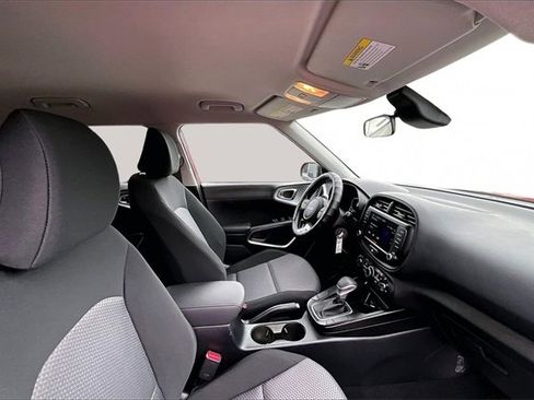 Used 2025 Kia Soul LX image 25