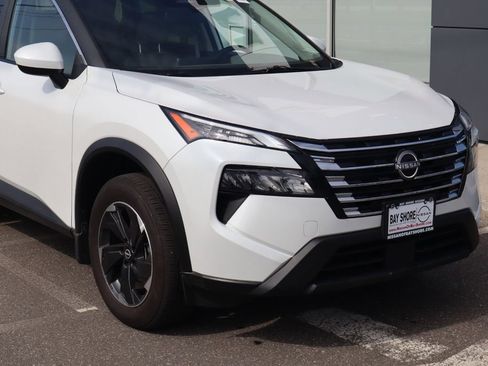 Certified 2025 Nissan Rogue SV AWD/4WD image 4