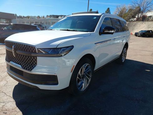 New 2026 Lincoln Navigator Reserve AWD/4WD image 3
