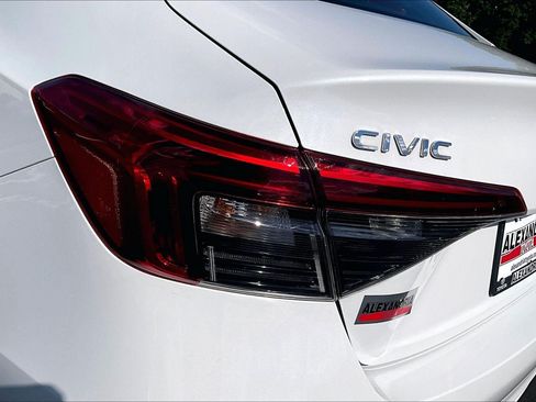 Used 2023 Honda Civic Sport image 27