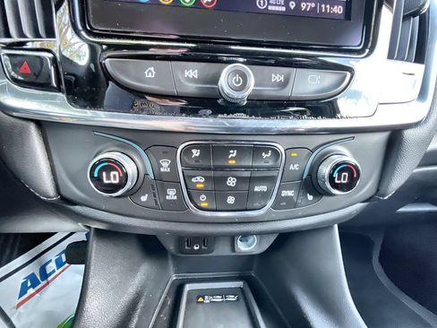 Used 2022 Chevrolet Traverse LT FWD image 18