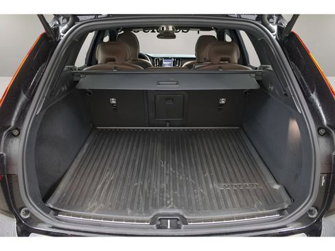 Certified 2025 Volvo XC60 B5 Plus w/ Protection Package Premier AWD/4WD image 25