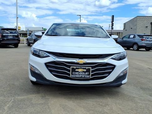 Used 2025 Chevrolet Malibu LT FWD image 2