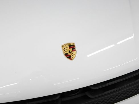Certified 2023 Porsche Macan AWD/4WD image 12