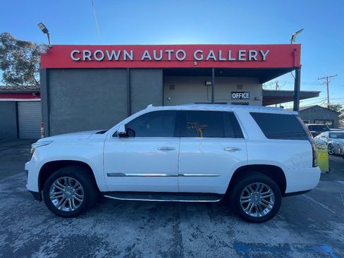 Used 2017 Cadillac Escalade 2WD image 5