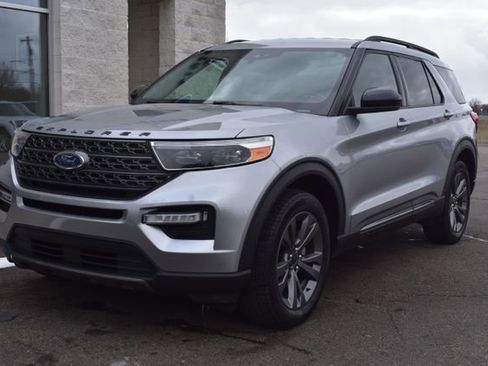 Used 2022 Ford Explorer XLT w/ Equipment Group 202A image 13