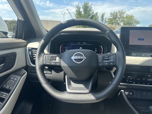 Used 2025 Nissan Rogue SL w/ Tech Package FWD image 23