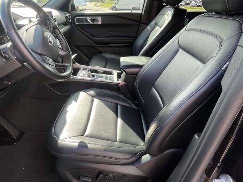 Used 2020 Ford Explorer XLT w/ Equipment Group 202A RWD image 12
