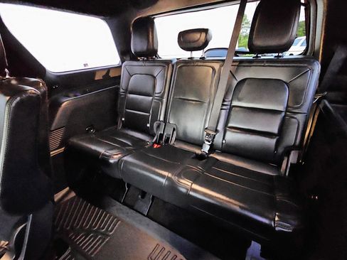 Used 2023 Lincoln Navigator 2WD image 12