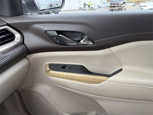 Used 2019 GMC Acadia Denali image 23