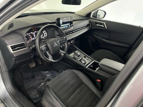 Used 2023 Mitsubishi Outlander SE FWD image 25