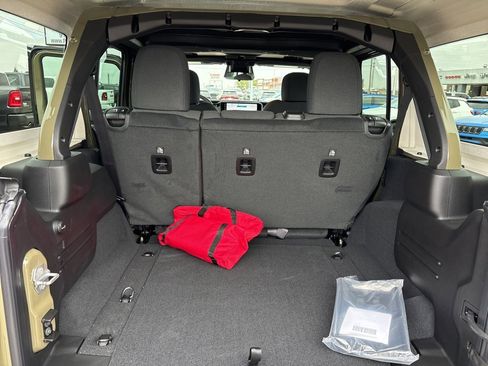 New 2026 Jeep Wrangler Unlimited Rubicon image 28