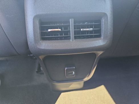Used 2023 Chevrolet Equinox LT AWD/4WD image 32