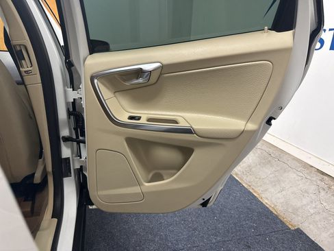 Used 2013 Volvo XC60 T6 AWD/4WD image 13