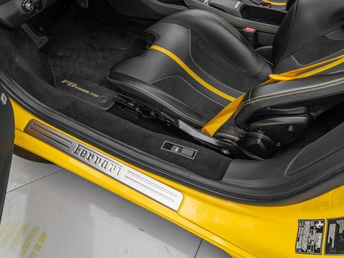 Used 2021 Ferrari F8 Tributo image 39