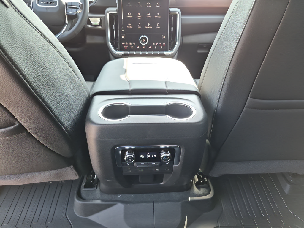 New 2026 GMC Yukon Denali w/ Denali Reserve Package AWD/4WD image 32