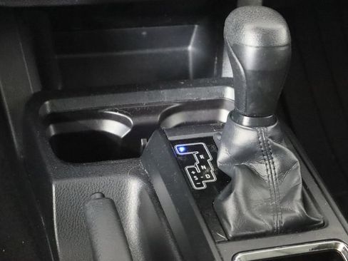 Used 2019 Toyota Tacoma SR image 13