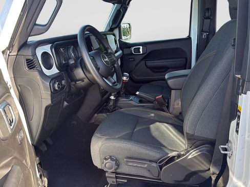 Used 2025 Jeep Wrangler Sport AWD/4WD image 10