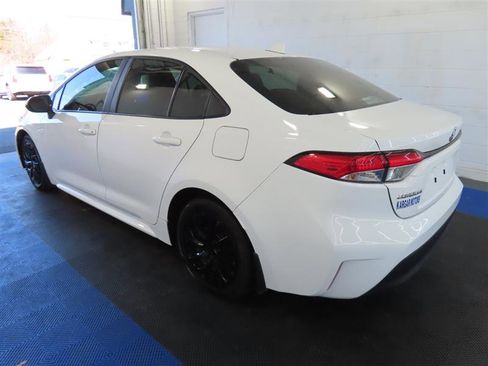 Used 2025 Toyota Corolla LE image 7